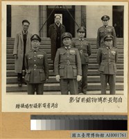 白崇禧部長於博物館前留影藏品圖，第2張